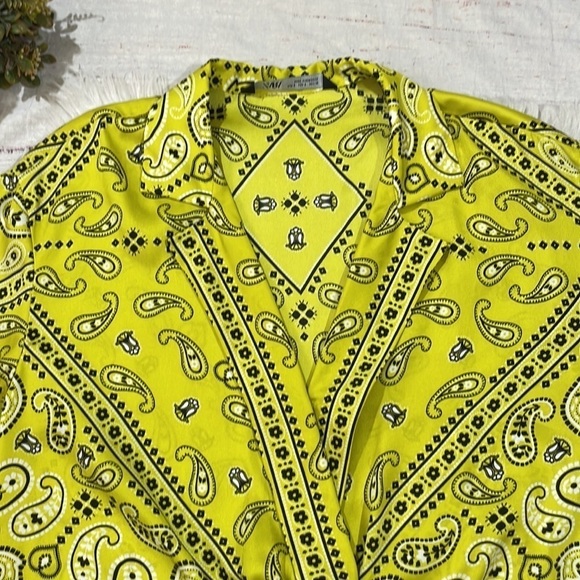 Zara Bloggers Favorite Bandana Yellow Patterned Twist Front Crop Blouse - Picture 7 of 11